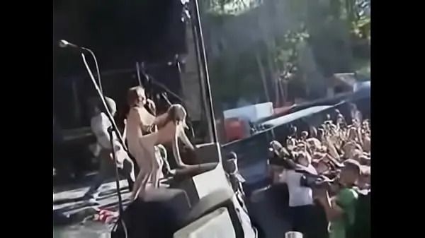 Prikaži Couple fuck on stage during a concert najboljših filmov
