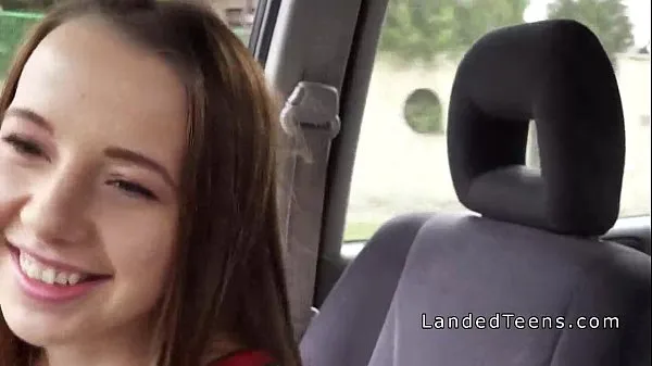 Cute teen hitchhiker sucks cock in car 최고의 영화 표시