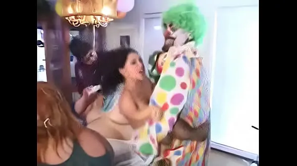 The clown, the midget, and the big b. - More Videos 최고의 영화 표시