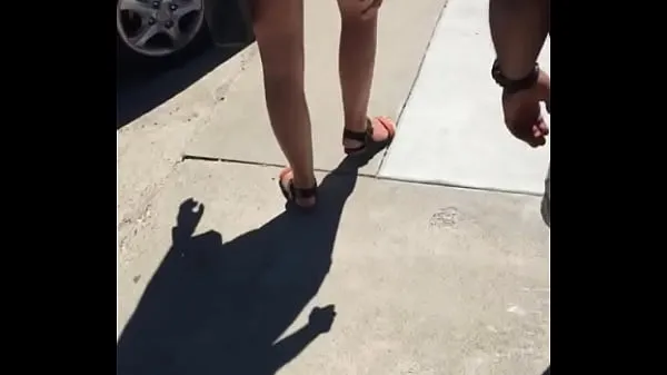 Sexy girl in booty shorts walking voyeur 최고의 영화 표시