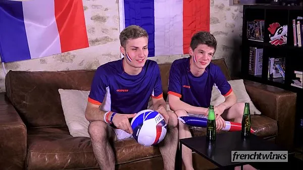 Εμφάνιση Two twinks support the French Soccer team in their own way καλύτερων ταινιών