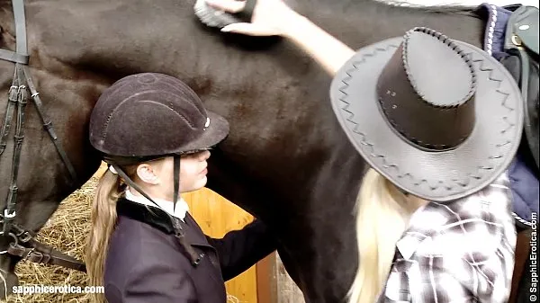 عرض Aneta and Mya go down on each other at the horse ranch by Sapphic Erotica أفضل الأفلام