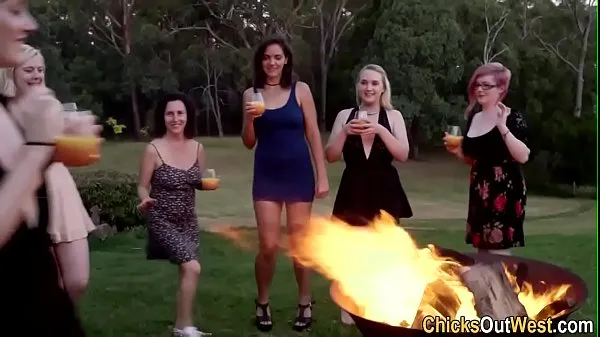 Aussie lesbians partying 최고의 영화 표시