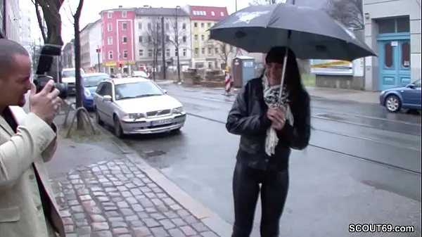 Prikaži Teeny is approached on the street and fucked for money najboljših filmov