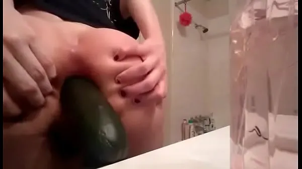 Vis Young blonde gf fists herself and puts a cucumber in ass beste filmer