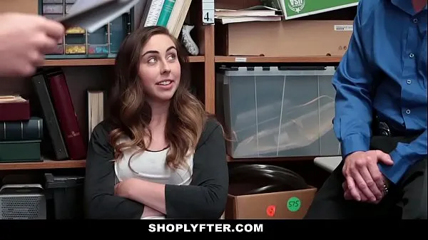 Vis Shoplyfter - Naughty Teen (Lexi Lovell) Takes Two Cocks beste filmer