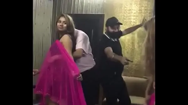 Mutasson Desi mujra dance at rich man party legjobb filmet