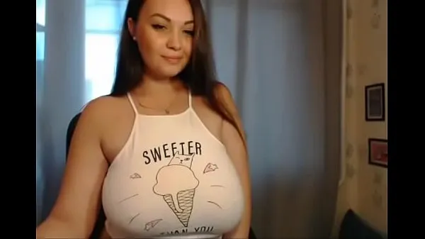 Tampilkan Huge tits on webcam Film terbaik