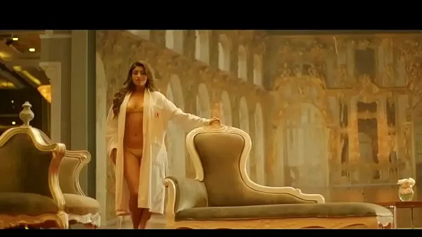Indian Model Akansha Puri CALENDER GIRL Sexy BIKINI Dancing more En iyi Filmleri göster