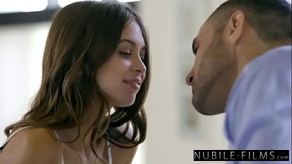 Tampilkan NubileFilms - Girlfriend Cheats And Squirts On Cock Film terbaik