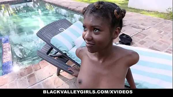 Vis BlackValleyGirls - Hot Ebony Teen (Daizy Cooper) Fucks Swim Coach beste filmer