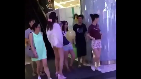 Asian Girl in China Taking out Tampon in Public 최고의 영화 표시