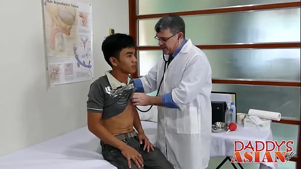 Tunjukkan Young Asian barebacked during doctors appointment Filem terbaik