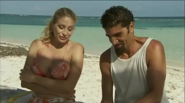 Vis Italian pornstar Vittoria Risi screwed by two sailors on the beach beste filmer