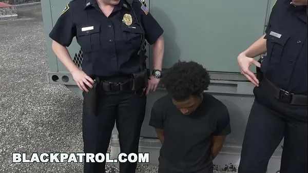 BLACK PATROL - Thug Runs From Cops, Gets Caught: My Dick Is Up, Don't Shoot 최고의 영화 표시
