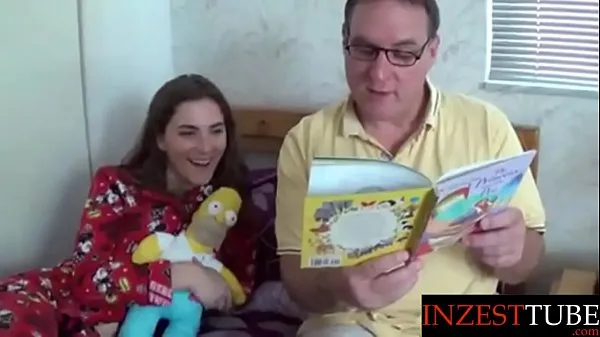 แสดง step Daddy Reads Daughter a Bedtime Story ภาพยนตร์ที่ดีที่สุด
