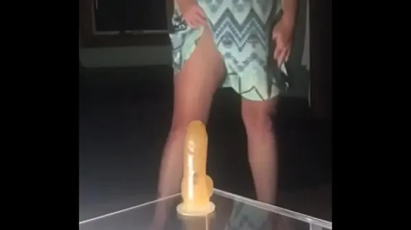 Tunjukkan Amateur Wife Removes Dress And Rides Her Suction Cup Dildo Filem terbaik