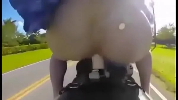 Mutasson While riding a motorcycle legjobb filmet