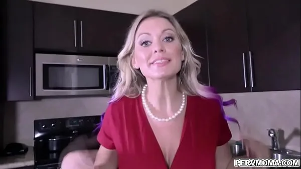 Stepmom Kenzie Taylor begs to deepthroats stepsons huge cock while wearing likes swallowing his boner and got loaded with a facial jizz 최고의 영화 표시