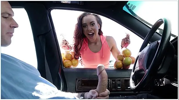 Pokaż BANGBROS - Sean Lawless Buys Oranges From Sexy Black Street Vendor Demi Sutra najlepsze filmy