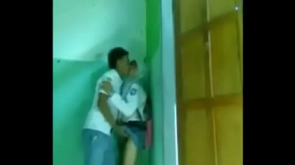 Hiển thị Teenage girl loves sex from the first moment The video continues on this site Phim hay nhất