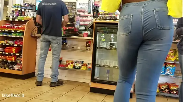 Vis Tall Ebony Shemale In Gas Station bedste film