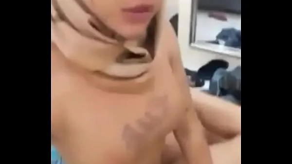 Vis Muslim Indonesian Shemale get fucked by lucky guy beste filmer