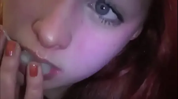 Visa Married redhead playing with cum in her mouth bästa filmer