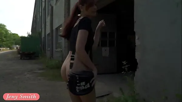 The Lair. Jeny Smith Going naked in an abandoned factory! Erotic with elements of horror (like Area 51 최고의 영화 표시