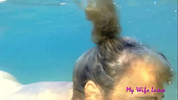 This Italian MILF wants cock at the beach in front of everyone and she sucks and gets fucked while underwater بہترین فلمیں دکھائیں