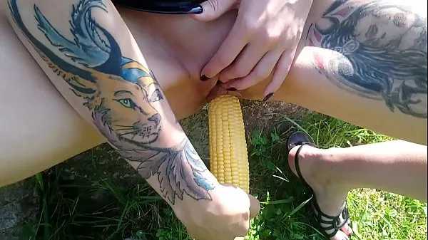 Näytä Lucy Ravenblood fucking pussy with corn in public parasta elokuvaa