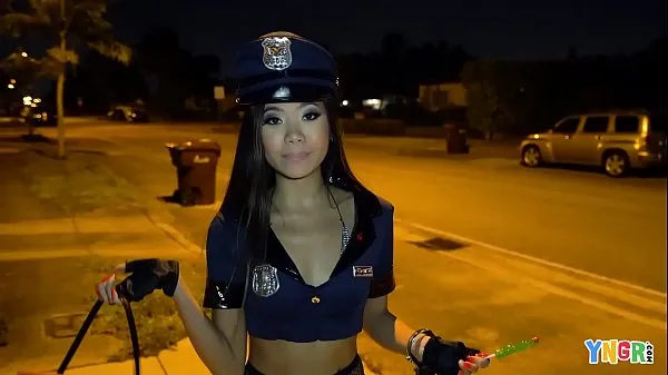 Tunjukkan YNGR - Asian Teen Vina Sky Fucked On Halloween Filem terbaik