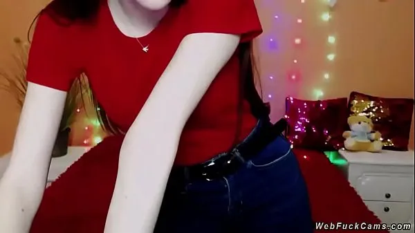 Hiển thị Solo pale brunette amateur babe in red t shirt and jeans trousers strips her top and flashing boobs in bra then gets dressed again on webcam show Phim hay nhất