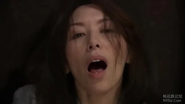 عرض Japanese wife masturbating when catching two strangers أفضل الأفلام