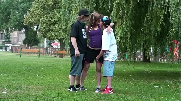 Näytä Cute blonde teenager with 2 hung guys is fucked hard in public in the middle of a street with deep throat oral blowjob and passionate sexual intercourse in her tight wet vagina penetrated by both guys in turn in this sexy exciting threesome group orgy parasta elokuvaa