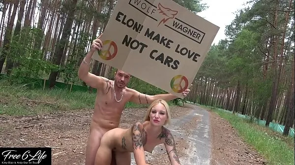 Pokaż Nude protest in front of Tesla Gigafactory Berlin Pornshooting against Elon Musk najlepsze filmy