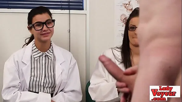 English voyeur nurses instructing tugging guy 최고의 영화 표시