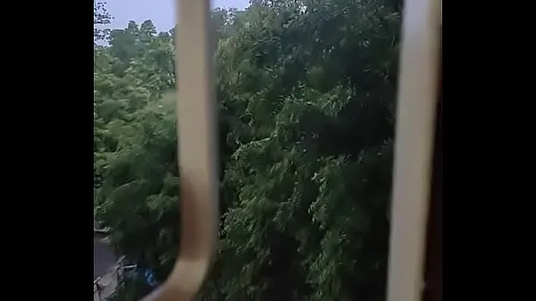 Vis Husband fucking wife in doggy style by enjoying the rain from window beste filmer