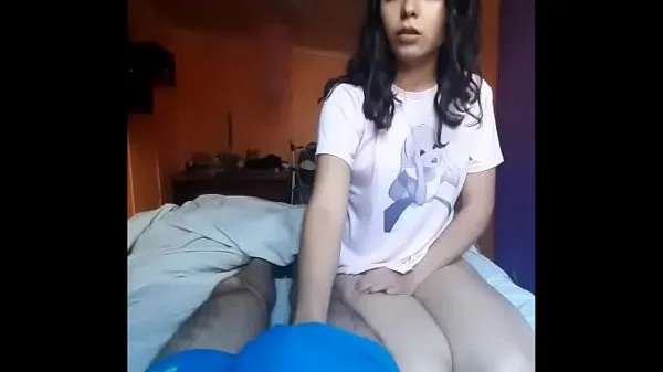 Tunjukkan She with an Alice in Wonderland shirt comes over to give me a blowjob until she convinces me to put his penis in her vagina Filem terbaik