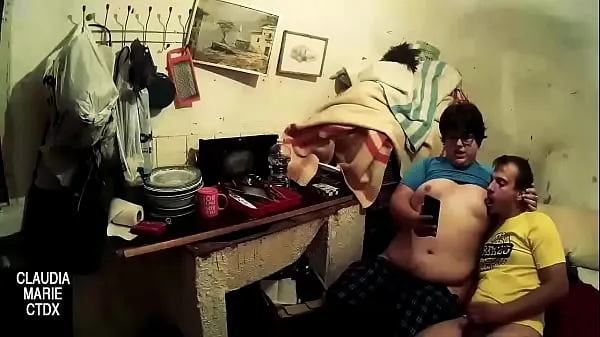 Prikaži Couple records himself with the mobile while he performs oral sex on her. Fat pussy eating najboljših filmov