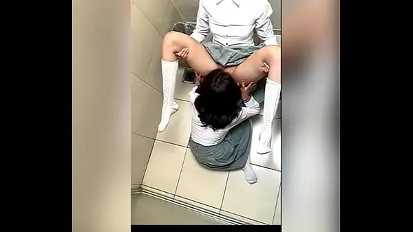 Vis Two Lesbian Students Fucking in the School Bathroom! Pussy Licking Between School Friends! Real Amateur Sex! Cute Hot Latinas beste filmer