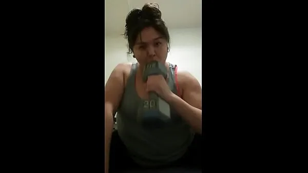 Vis A day in the life of Dee. Oral and arms work out then dee sends off a personal email video. Lastly watch dee play with her present bedste film