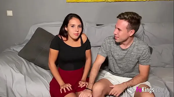 Prikaži 21 years old inexperienced couple loves porn and send us this video najboljših filmov
