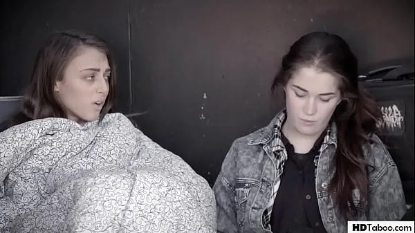Vis Homeless girls find a sugar - Gia Derza, Evelyn Claire beste filmer
