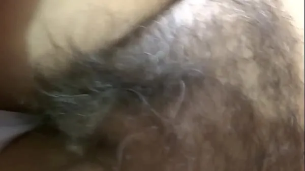 Prikaži My 58 year old Latina hairy wife wakes up very excited and masturbates, orgasms, she wants to fuck, she wants a cumshot on her hairy pussy - ARDIENTES69 najboljših filmov