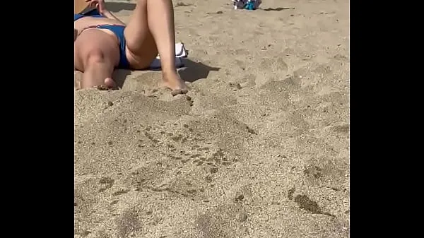 Tunjukkan Public flashing pussy on the beach for strangers Filem terbaik