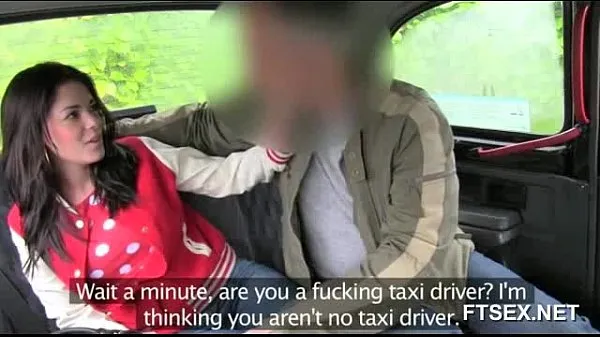 Prikaži Brunette babe doesn't want to pay the taxi driver najboljših filmov