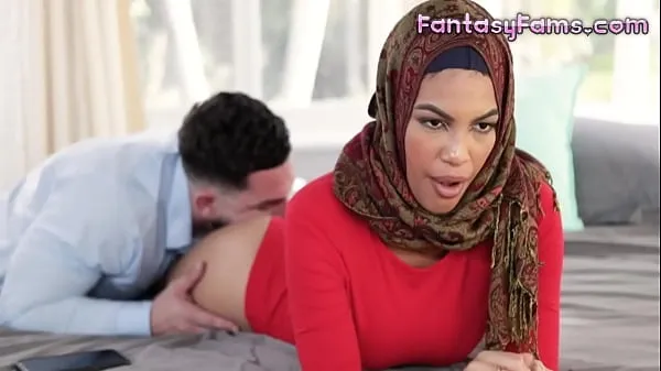 Visa Fucking Muslim Converted Stepsister With Her Hijab On - Maya Farrell, Peter Green - Family Strokes bästa filmer