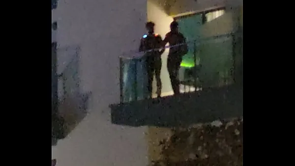 Guys caught fucking on the balcony 최고의 영화 표시