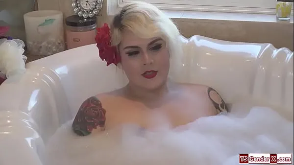 Zobraziť Tattooed trans stepmom Isabella Sorrenti makes her stepson suck her dick to give him blonde tgirl facefucks him and the ts anal fucks him najlepšie filmy